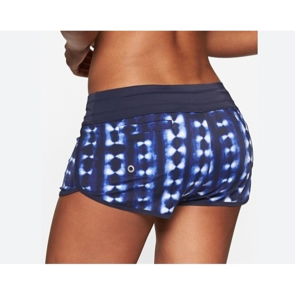Athleta Mashiko Kata Active Swim Shorts Size M Blue Tie-Dye SUP Surf Run Beach - Picture 2 of 10